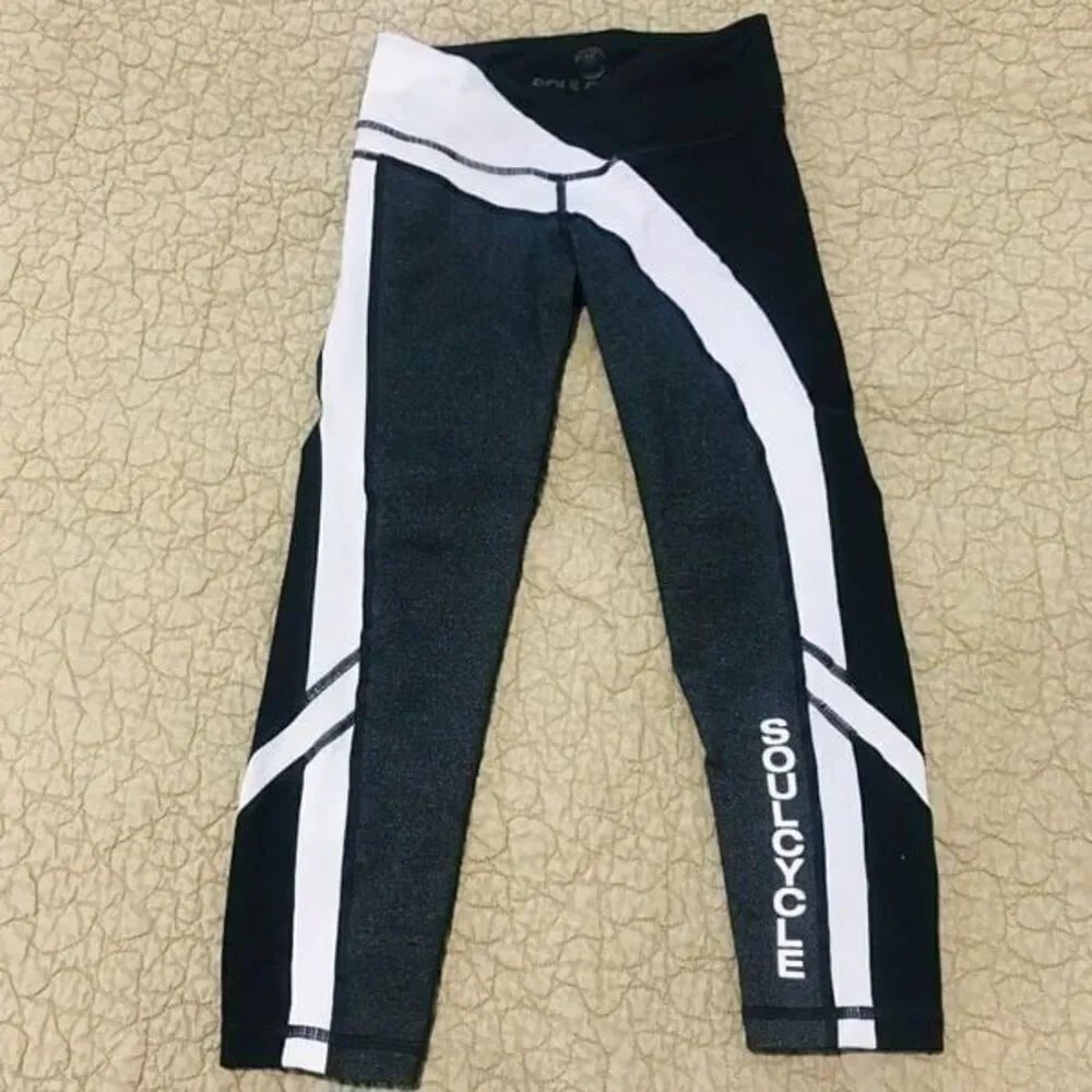 SoulCycle wheel leggings size XS……..707